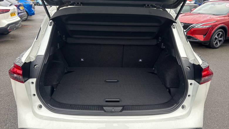 Nissan Qashqai 1.3 DiG-T MH N-Connecta 5dr Petrol Hatchback